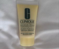 CLINIQUE Dramatically Different Moisturizing Lotion+