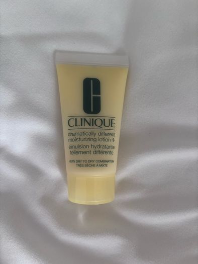 CLINIQUE Dramatically Different Moisturizing Lotion+