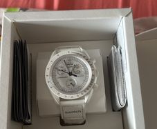 Swatch omegas snoopy full white