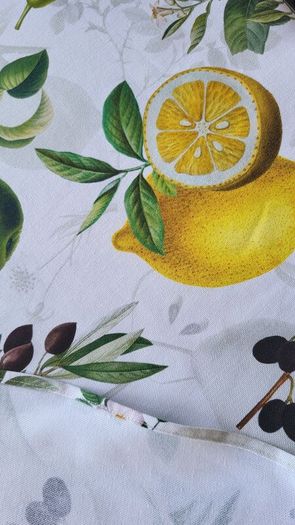 Round tablecloth.  143cm. 100% cotton