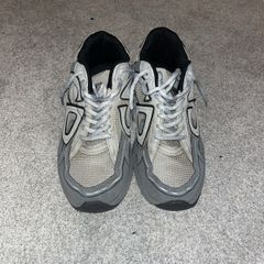 Gray Diors