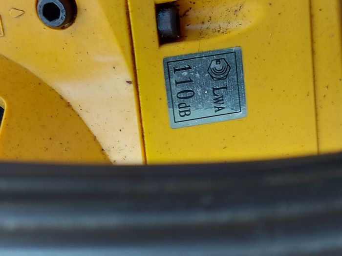 Petrol Chainsaw in like new condition,  Blade & motor, See Pictures