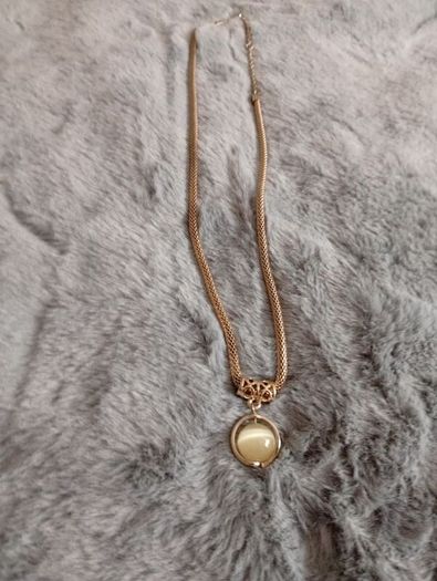 Necklace very nice .