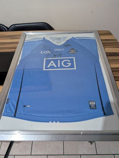 Framed and signed Dublin GAA jersey JIM Galvin and key players