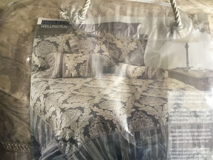 Paoletti Comforter Bed Set King size