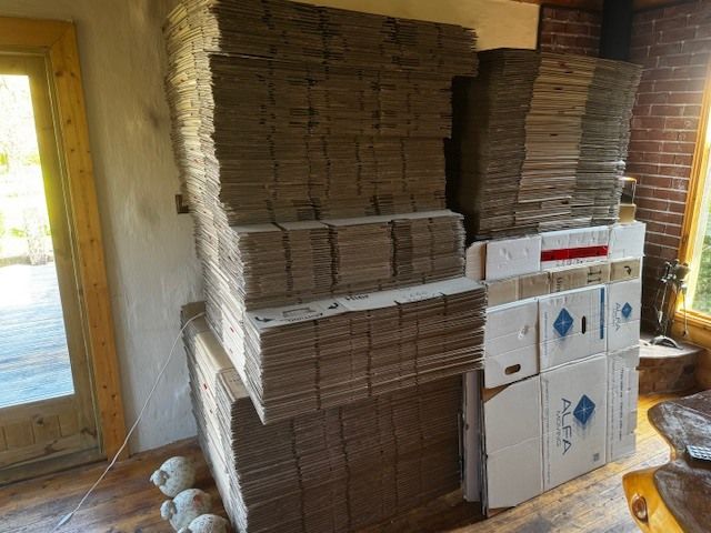 High quality Moving Boxes small amd large, used only one time