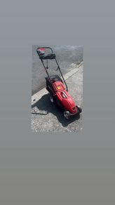 Electric lawnmower