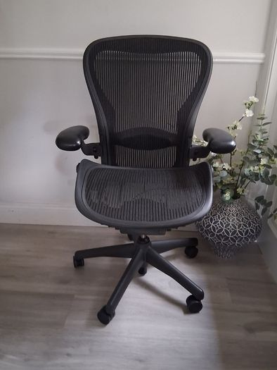Herman Miller Classic Aeron Size C Ergonomic Chair