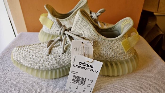 Authentic Brand New Yeezy 350 Light UK9