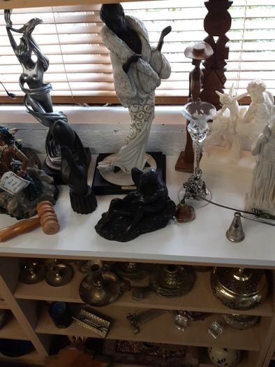 Figurines