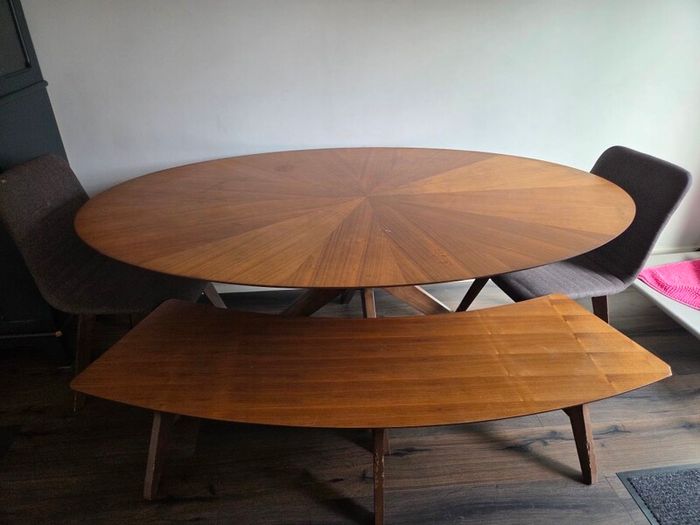 Table, bench & chairs