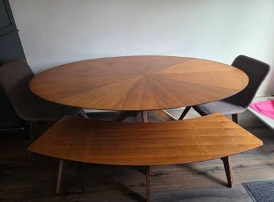 Table, bench & chairs