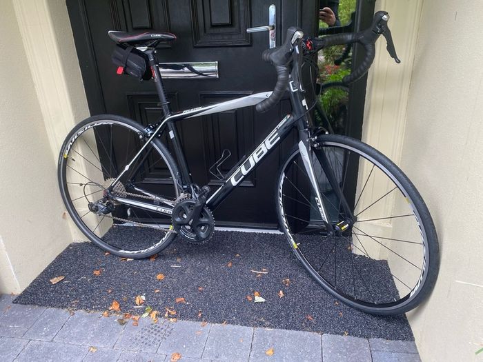 Like new Cube peloton SL 53cm shimano 105 mavic aksium wheels 700x25c wheels 2x11=22 speed comes with back bag holder bottle