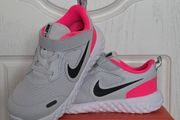 Girl's Nike runners NEW size UK 9.5