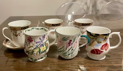 China fine bone teacup and saucer Queen's Olde England Vintage Antique