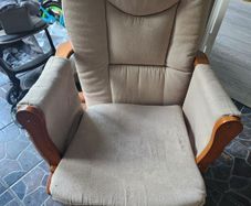 Feeding/rocking chair