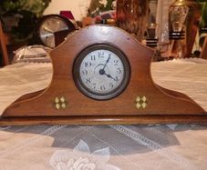 Antique mantel clock
