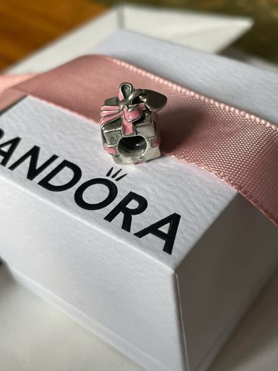 Pandora charm Present gift box with heart and pink ribbon Charm New