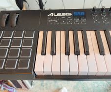 Alesis VI61