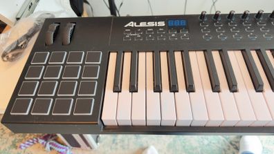 Alesis VI61