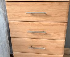 chest of drawers