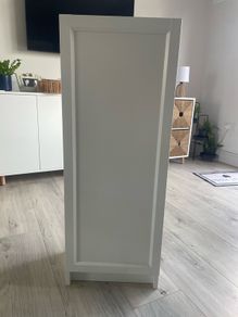 White cabinet press