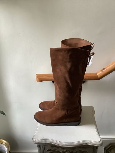 NOKWOL 100% suede , new, UK8