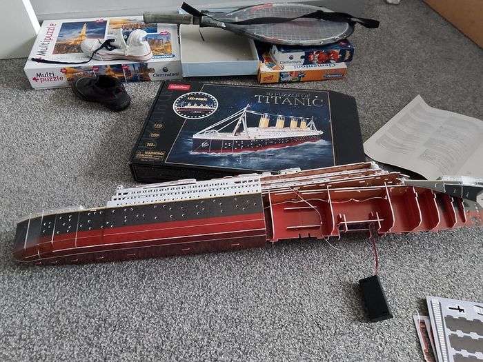 Titanic 3d puzzle please red description