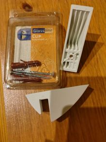 Shelf Brackets 8mm. 20 sets.