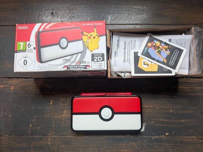 Nintendo 2DS XL - Pokemon Pokeball/Pikachu Edition Console