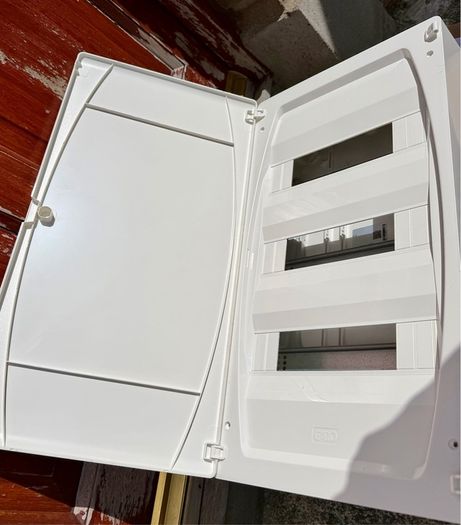 Garo 3 x 12 mod plastic consumer unit enclosure , brand new