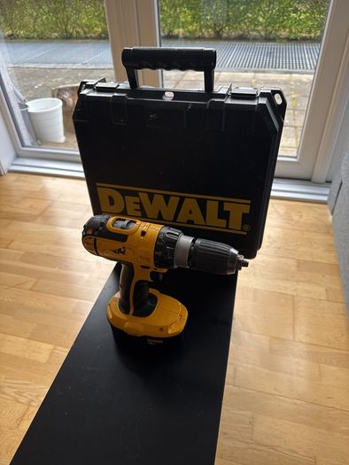 Dewalt screwdriver with two boxes
