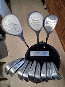 Golf Clubs. Complete Set Of Mens Right Handed Golf Clubs. Collect In Malahide Or Receive Via Registered Post.