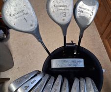 Golf Clubs. Complete Set Of Mens Right Handed Golf Clubs. Collect In Malahide Or Receive Via Registered Post.