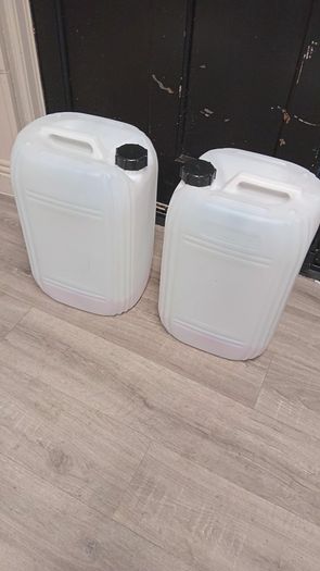 2 fuel containers