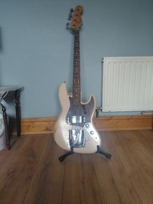 Flea Jazz Bass - 61 jazz reissue