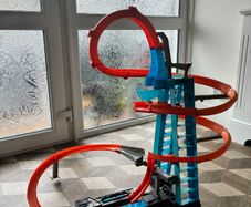 Hot wheels stunt track.