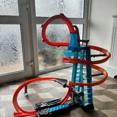 Hot wheels stunt track.