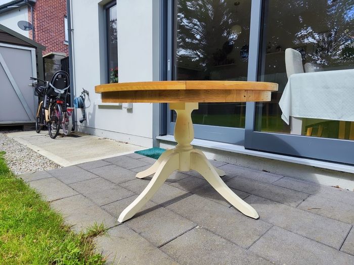 Solid round wood table