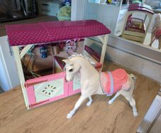 Glitter girl horse & stable