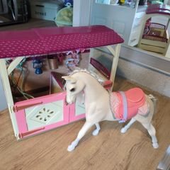 Glitter girl horse & stable