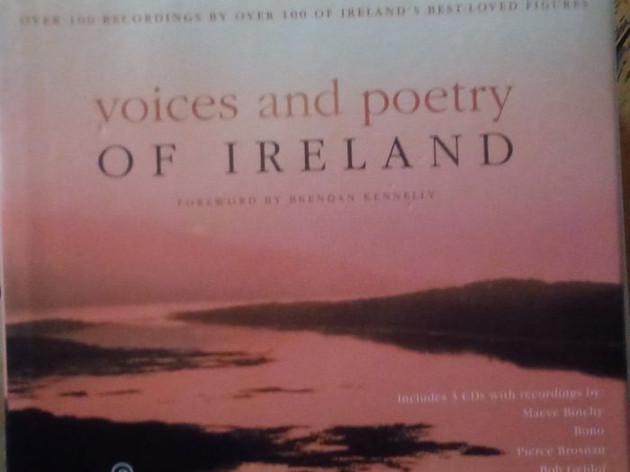 Voices and Poetry of Ireland - With 3 CD Recordings - Hardback