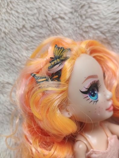 Poppy Rowan rainbow high doll