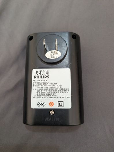 Yongnuo YN568EX Speedlite Flash Kit with Philips Charger & Rechargeable Batteries
