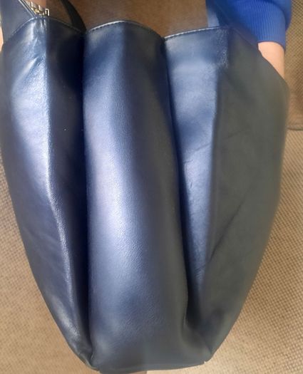 Genuine black leather handbag in excellent condition with no issues see last three photos for exact measurements FREE TRACKED POSTAGE INCLUDED
