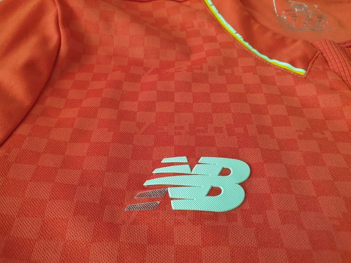 Liverpool Football Club Home Jersey 2015 to 2016 Childrens Extra Large New Balance YXL
