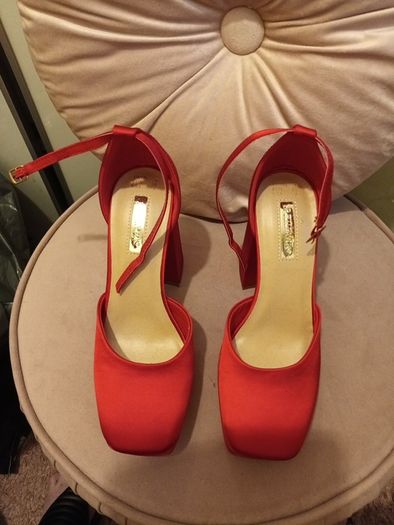 Pillar box red womens shoes