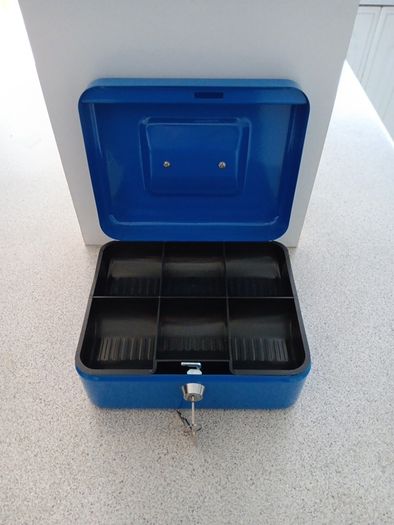 Cash box