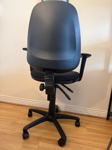 Black adjustable office chair