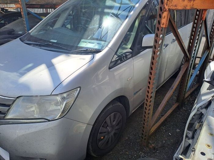 131 Nissan Serena breaking for parts